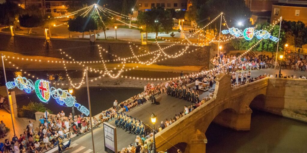 festiviteiten op de brug van rojales